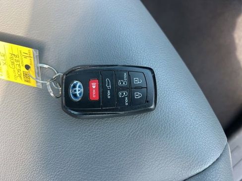 Used 2024 Toyota Sienna XLE image 42