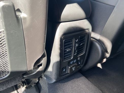 Used 2024 Dodge Durango GT image 19