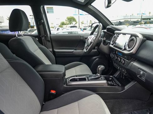 Used 2023 Toyota Tacoma TRD Off-Road w/ Technology Package AWD/4WD image 18