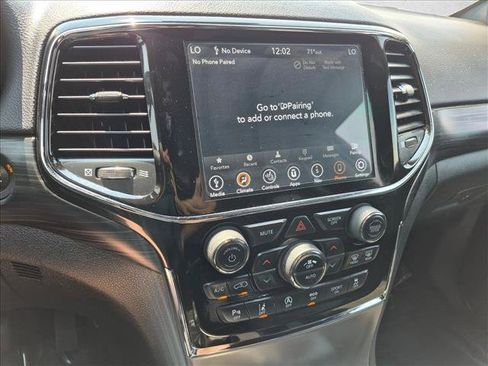 Used 2020 Jeep Grand Cherokee Altitude AWD/4WD image 13