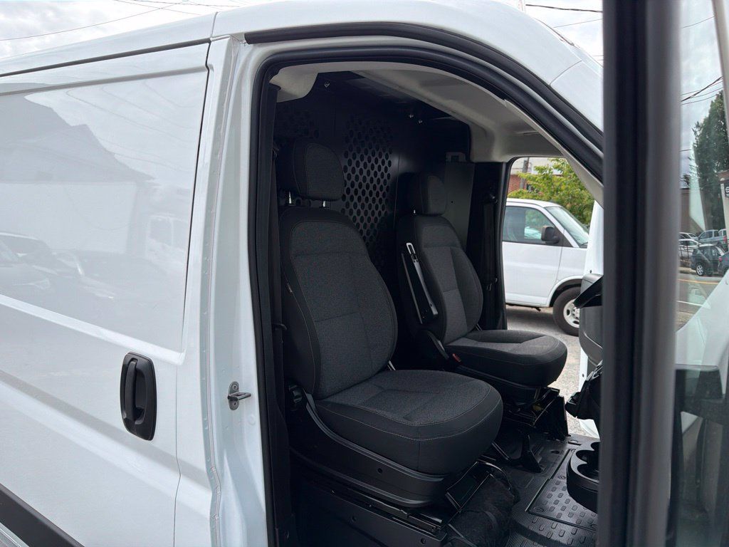 Used 2025 RAM ProMaster 2500 w/ U-Haul Equipment Group FWD image 15
