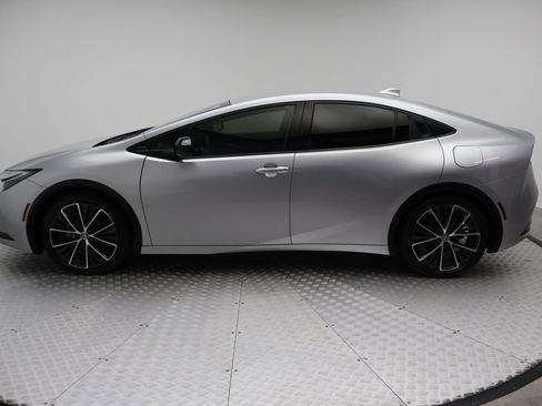 Used 2024 Toyota Prius XLE image 12