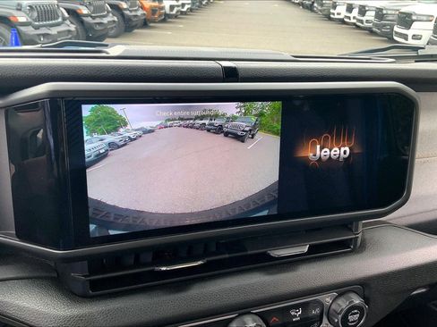 Used 2024 Jeep Wrangler Unlimited Sport AWD/4WD image 28