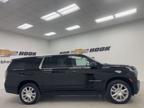 Used 2024 Chevrolet Suburban High Country AWD/4WD image 4