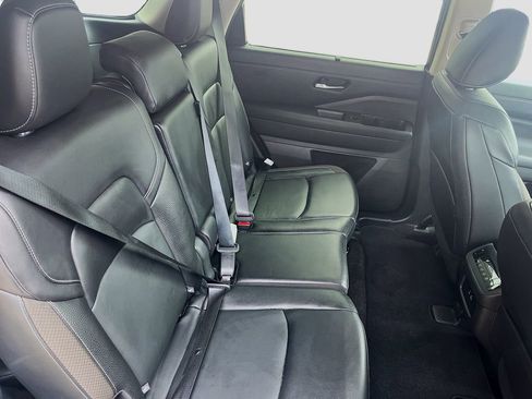 Used 2022 Nissan Pathfinder SL FWD image 28