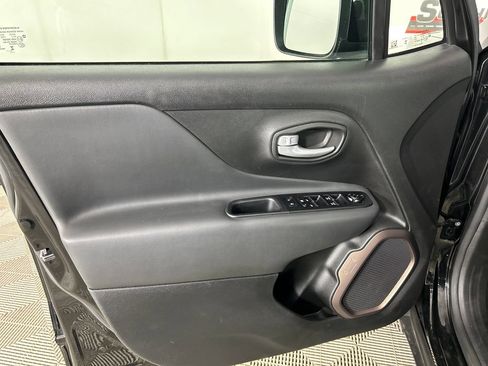 Used 2023 Jeep Renegade Latitude AWD/4WD image 11