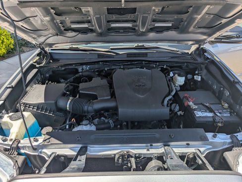 Used 2019 Toyota Tacoma TRD Sport AWD/4WD image 29