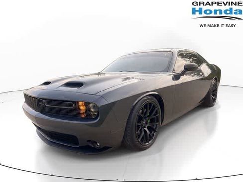 Used 2018 Dodge Challenger R/T RWD image 1