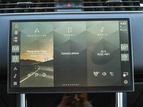 New 2026 Land Rover Range Rover SE image 14