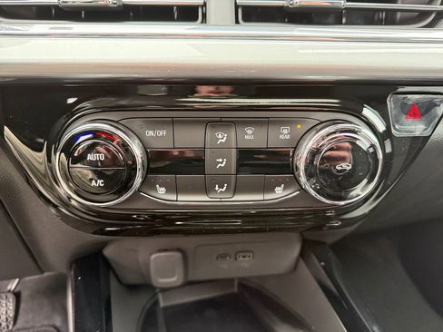 New 2026 Chevrolet Trax LT w/ Sunroof Package image 19