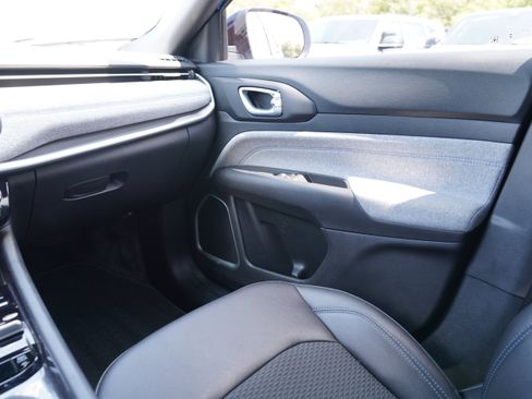 Used 2025 Jeep Compass Latitude AWD/4WD image 15