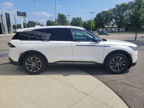 Certified 2024 Lincoln Nautilus Premier AWD/4WD image 2
