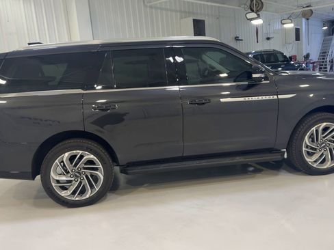 New 2026 Lincoln Navigator Premiere AWD/4WD image 2