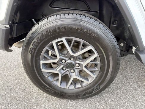 Used 2025 Jeep Wrangler Unlimited Sahara AWD/4WD image 16