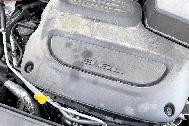 Used 2023 Chrysler Voyager LX FWD image 30