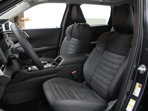 New 2026 Mitsubishi Outlander SE image 7