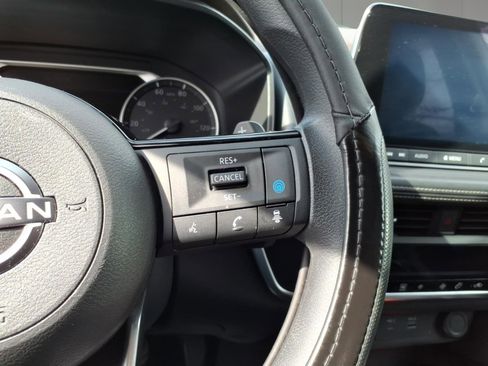 Used 2023 Nissan Rogue SV AWD/4WD image 13