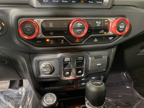 Used 2021 Jeep Wrangler Sport image 23