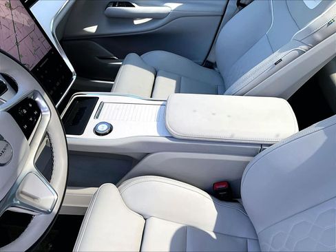 Used 2025 Volvo EX90 Ultra AWD/4WD image 19