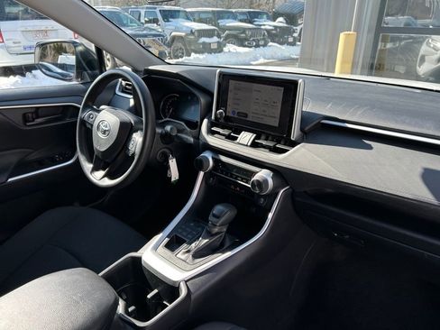 Used 2025 Toyota RAV4 LE image 31