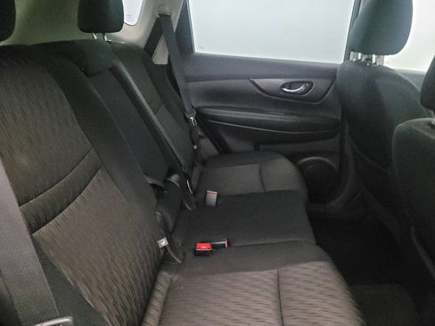 Used 2017 Nissan Rogue S image 19