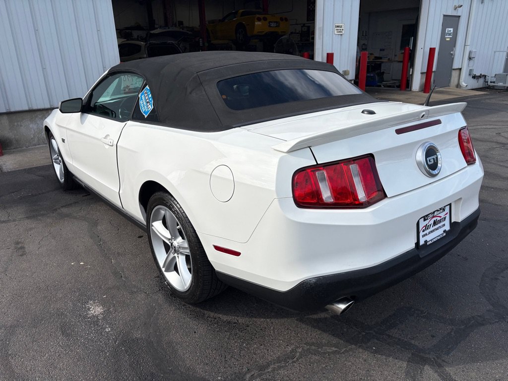 Used 2010 Ford Mustang GT Premium RWD image 5