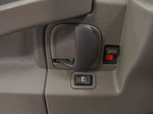 Used 2024 GMC Savana 2500 w/ Driver Convenience Package image 15