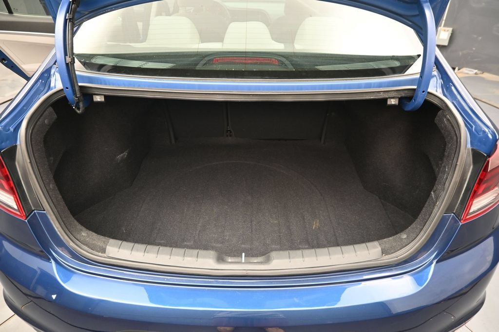 Used 2019 Hyundai Elantra SE FWD image 25
