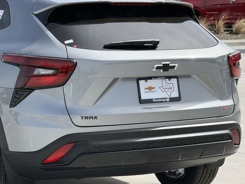 New 2026 Chevrolet Trax RS w/ Sunroof Package FWD image 6