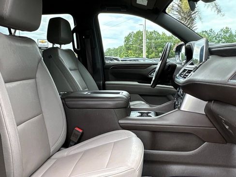 Used 2024 Chevrolet Suburban LT RWD image 31