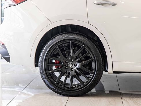 Used 2024 Maserati Levante Modena Ultima image 11