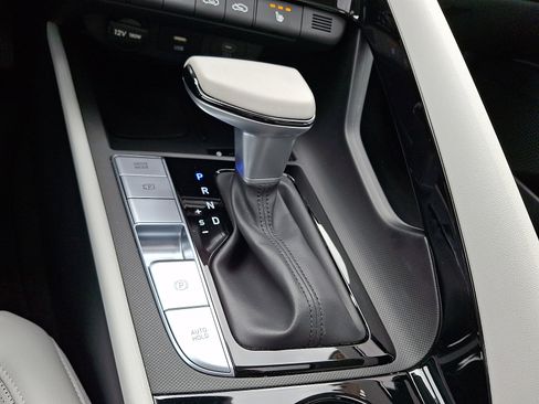 Certified 2025 Hyundai Elantra Limited FWD image 22