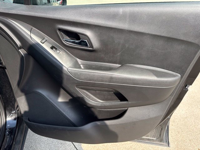 Used 2020 Chevrolet Trax LS w/ Tint and Cruise Package FWD image 13