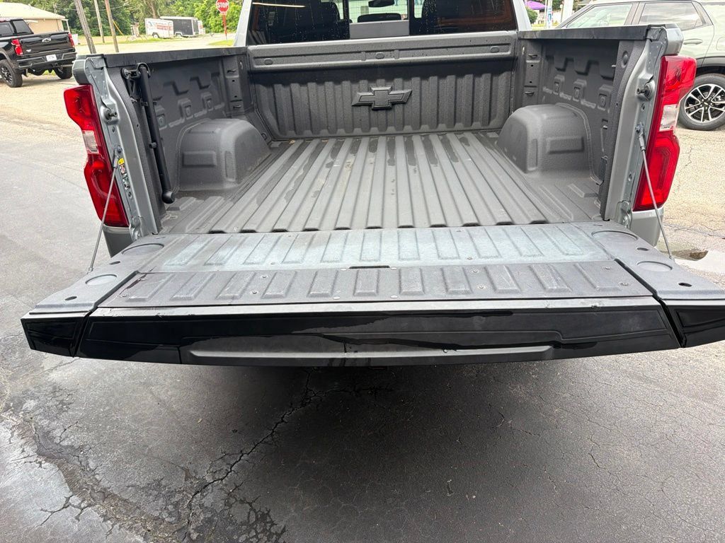 Used 2024 Chevrolet Silverado 1500 LT Trail Boss w/ Convenience Package II AWD/4WD image 14