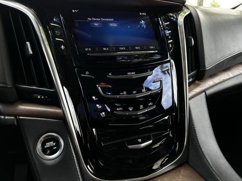 Used 2015 Cadillac Escalade Luxury RWD image 20