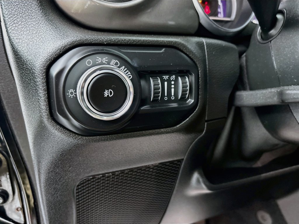 Used 2020 Jeep Wrangler Unlimited Sahara w/ LED Lighting Group AWD/4WD image 10