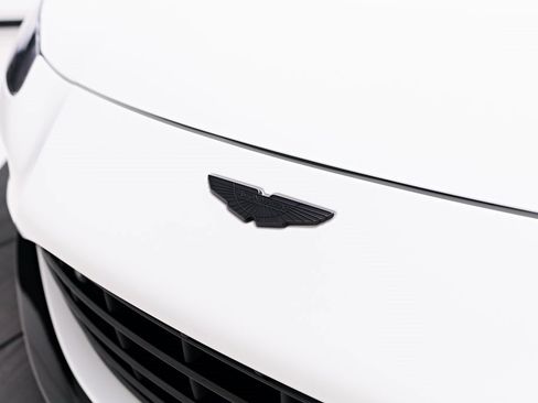 Used 2023 Aston Martin V8 Vantage Roadster image 24