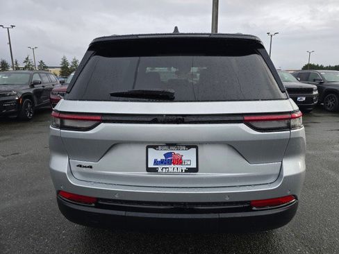 New 2025 Jeep Grand Cherokee Limited image 4