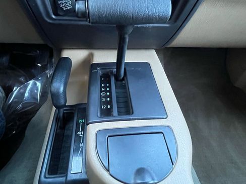 Used 2000 Jeep Cherokee Sport image 17