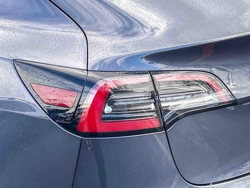 Used 2018 Tesla Model 3 Long Range image 8