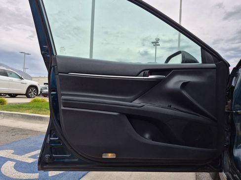 Used 2019 Toyota Camry SE FWD image 14