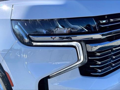 Used 2021 Chevrolet Suburban Premier w/ Premium Package image 31