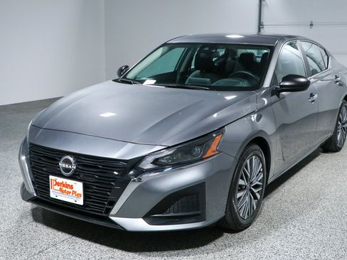 Used 2025 Nissan Altima 2.5 SV FWD image 29