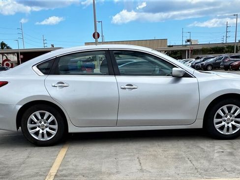 Used 2016 Nissan Altima 2.5 S w/ Power Driver Seat Package FWD image 4