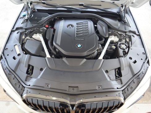 Used 2022 BMW 740i w/ M Sport Package RWD image 12