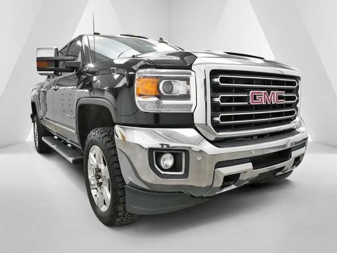 Used 2019 GMC Sierra 2500 SLT w/ Driver Alert Package AWD/4WD image 40