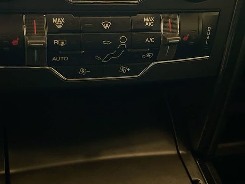 Used 2018 Ford Explorer XLT w/ Equipment Group 202A AWD/4WD image 19