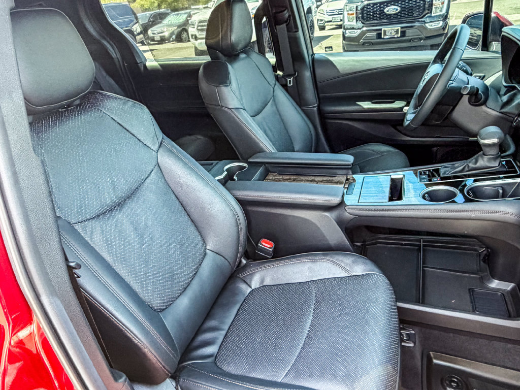 Used 2025 Toyota Sienna Platinum AWD/4WD image 41