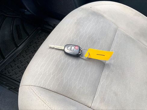 Used 2016 Toyota Tacoma SR5 RWD image 18