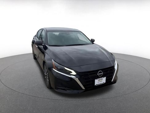 Used 2025 Nissan Altima 2.5 SV image 3